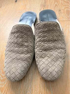 Bottega Veneta Taupe Suede Woven Slip-On Mules Elegant Quiet Luxury Size 40
